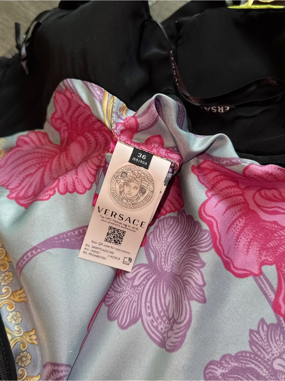 Versace Printed Twill Silk Crepe de Chine Acid Print - Picture 10 of 12